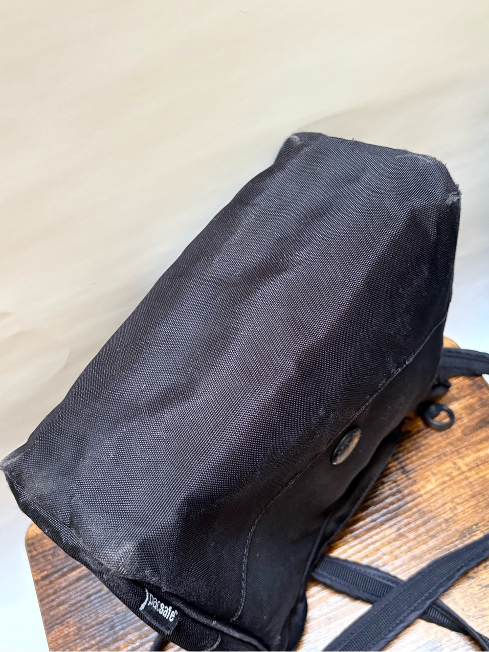 PacSafe | CitySafe Series 100 Travel Crossbody Small Black Handbag w/ eXomesh - Picture 4 of 12
